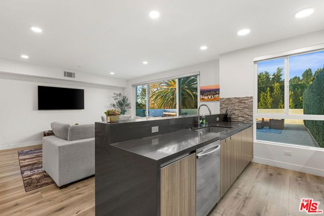 4806 Sylmar Ave PENTHOUSE PH2, Sherman Oaks, CA 91423