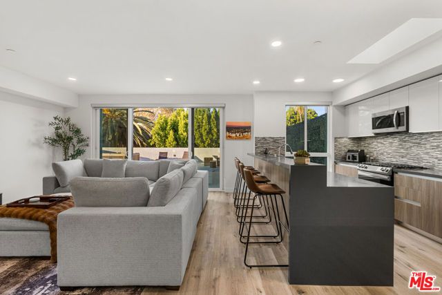 4806 Sylmar Ave PENTHOUSE PH2, Sherman Oaks, CA 91423