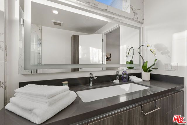 4806 Sylmar Ave PENTHOUSE PH2, Sherman Oaks, CA 91423