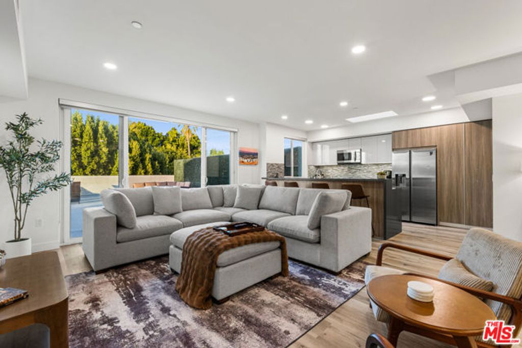 4806 Sylmar Ave PENTHOUSE PH2, Sherman Oaks, CA 91423