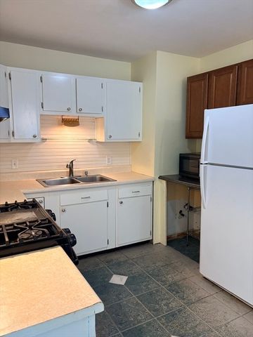 2 Upton St, Fairhaven, MA 02719
