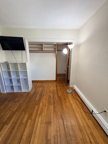 2 Upton St, Fairhaven, MA 02719