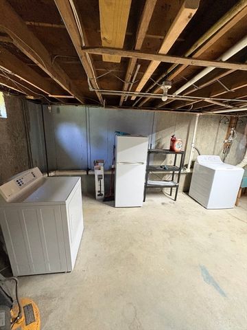 2 Upton St, Fairhaven, MA 02719