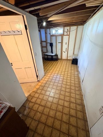 2 Upton St, Fairhaven, MA 02719