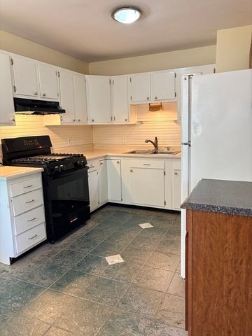 2 Upton St, Fairhaven, MA 02719