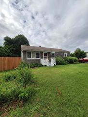 2 Upton St, Fairhaven, MA 02719