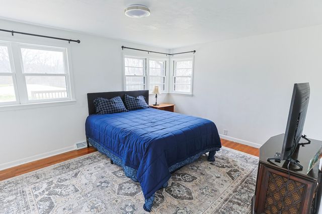 55136 Sundown Road, South Bend, IN 46628