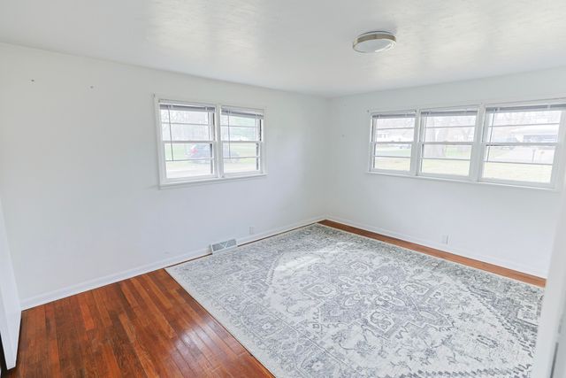 55136 Sundown Road, South Bend, IN 46628