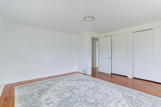 55136 Sundown Road, South Bend, IN 46628