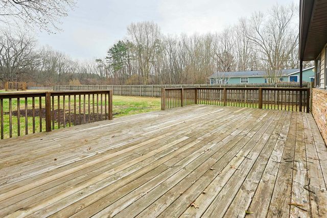 55136 Sundown Road, South Bend, IN 46628