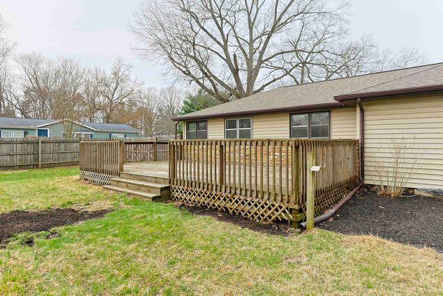 55136 Sundown Road, South Bend, IN 46628