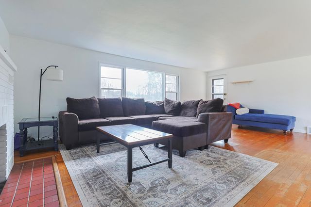 55136 Sundown Road, South Bend, IN 46628