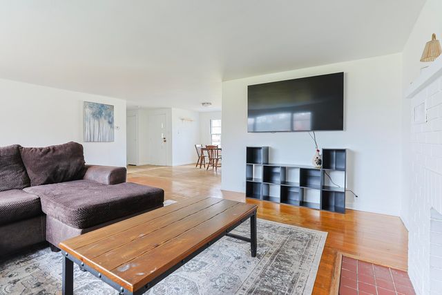 55136 Sundown Road, South Bend, IN 46628