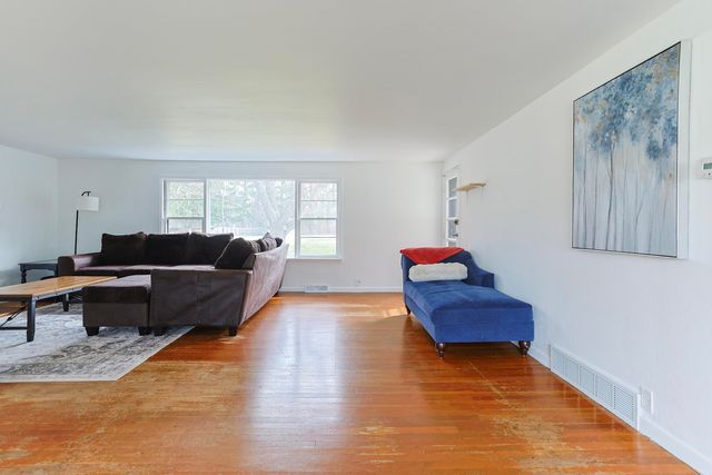 55136 Sundown Road, South Bend, IN 46628