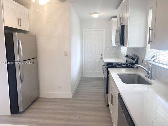 1005 NE 2nd St, Hallandale Beach, FL 33009