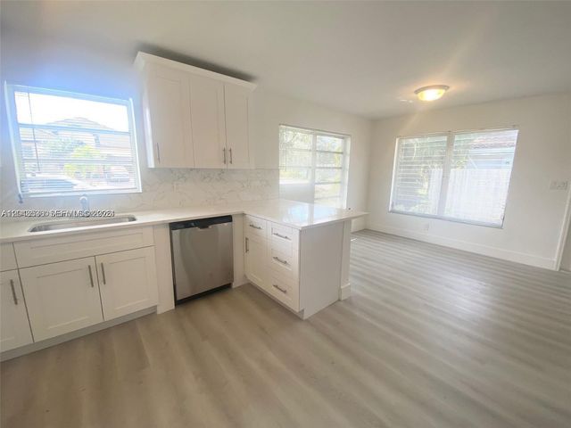 1005 NE 2nd St, Hallandale Beach, FL 33009