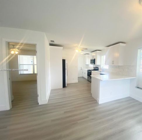 1005 NE 2nd St, Hallandale Beach, FL 33009