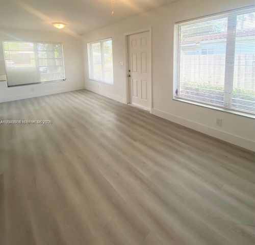 1005 NE 2nd St, Hallandale Beach, FL 33009
