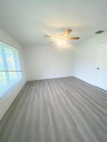 1005 NE 2nd St, Hallandale Beach, FL 33009
