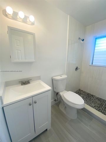 1005 NE 2nd St, Hallandale Beach, FL 33009