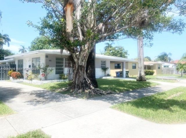 1005 NE 2nd St, Hallandale Beach, FL 33009