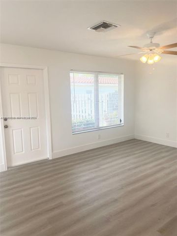 1005 NE 2nd St, Hallandale Beach, FL 33009