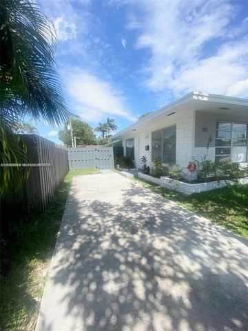 1005 NE 2nd St, Hallandale Beach, FL 33009