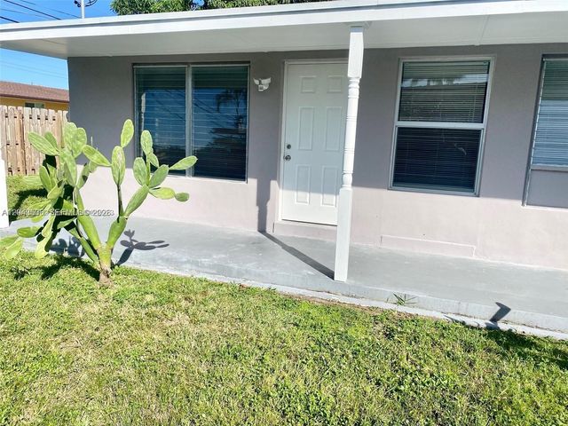 1005 NE 2nd St, Hallandale Beach, FL 33009