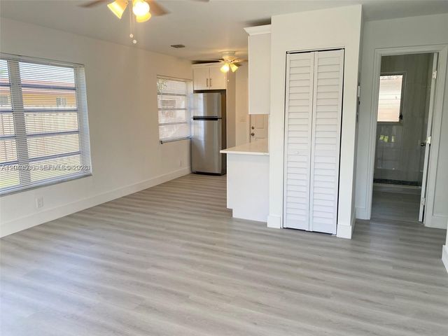 1005 NE 2nd St, Hallandale Beach, FL 33009