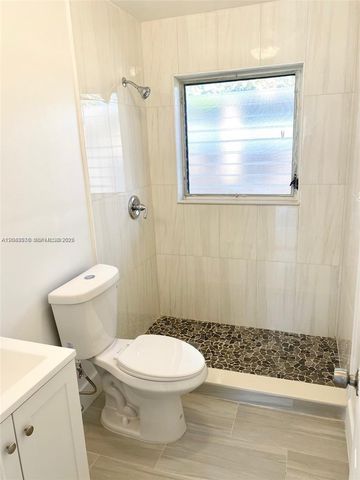 1005 NE 2nd St, Hallandale Beach, FL 33009