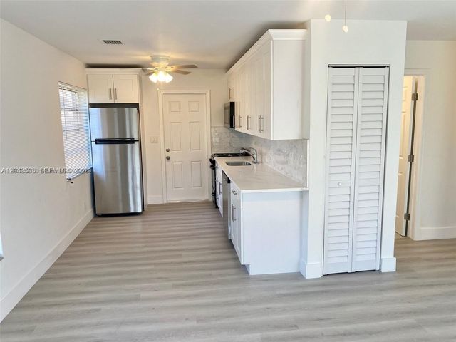 1005 NE 2nd St, Hallandale Beach, FL 33009