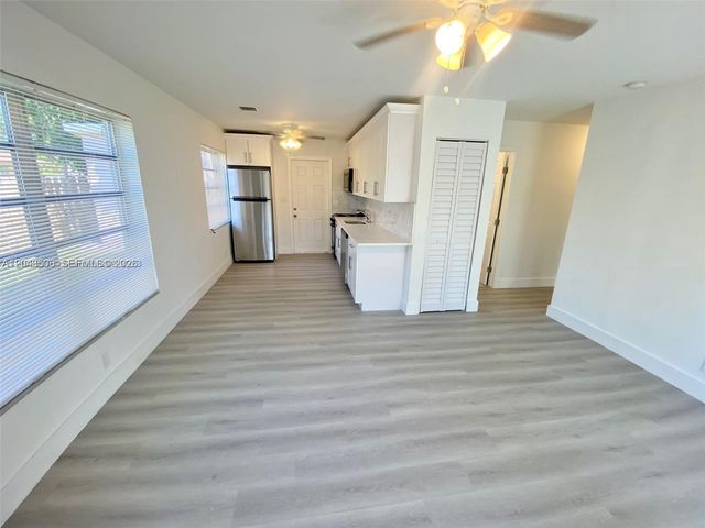 1005 NE 2nd St, Hallandale Beach, FL 33009