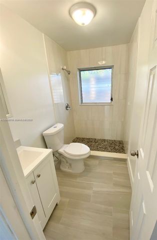 1005 NE 2nd St, Hallandale Beach, FL 33009