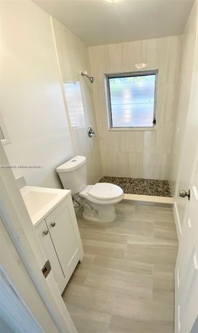 1005 NE 2nd St, Hallandale Beach, FL 33009