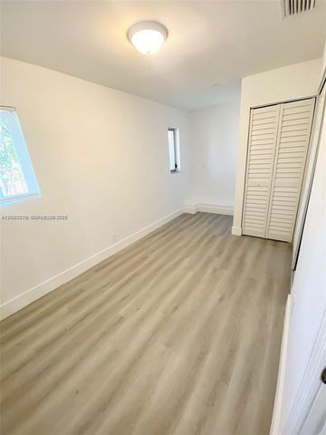 1005 NE 2nd St, Hallandale Beach, FL 33009