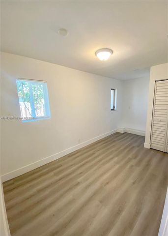 1005 NE 2nd St, Hallandale Beach, FL 33009