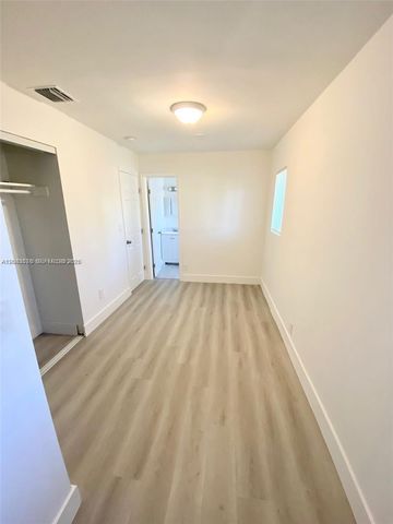 1005 NE 2nd St, Hallandale Beach, FL 33009