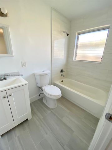 1005 NE 2nd St, Hallandale Beach, FL 33009