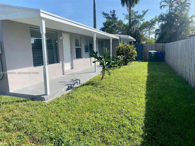 1005 NE 2nd St, Hallandale Beach, FL 33009