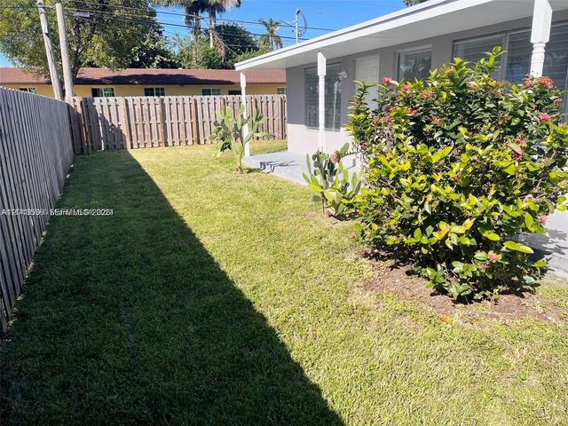 1005 NE 2nd St, Hallandale Beach, FL 33009