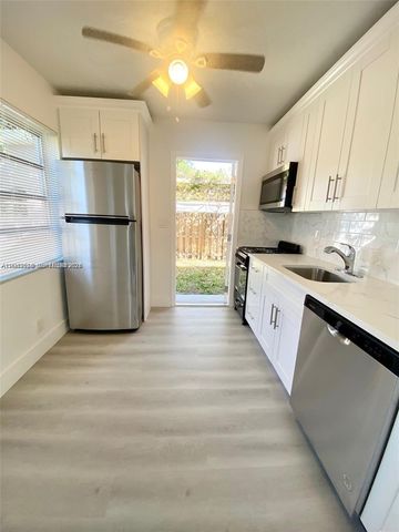 1005 NE 2nd St, Hallandale Beach, FL 33009