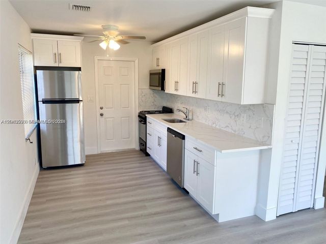 1005 NE 2nd St, Hallandale Beach, FL 33009