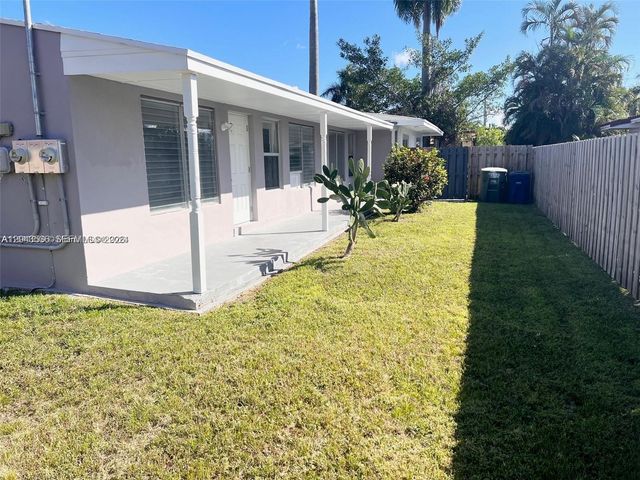 1005 NE 2nd St, Hallandale Beach, FL 33009