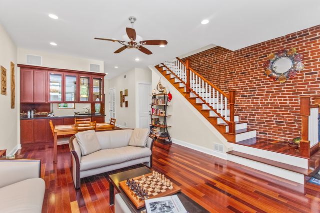 1436 N Orleans Street, Chicago, IL 60610