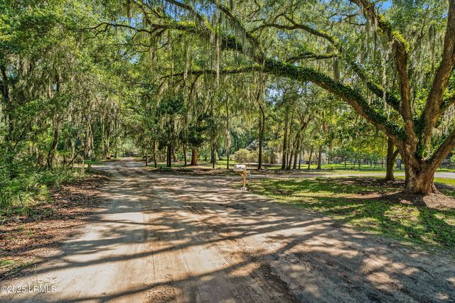 28 W Cedar Road, St. Helena Island, SC 29920