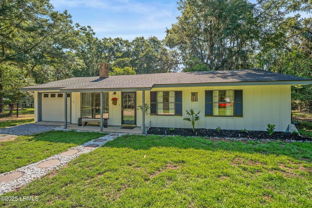 28 W Cedar Road, St. Helena Island, SC 29920