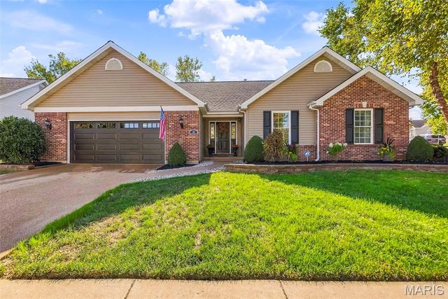 38 Mountain Laurel Drive, St Peters, MO 63376