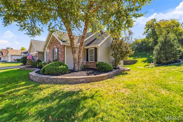 38 Mountain Laurel Drive, St Peters, MO 63376