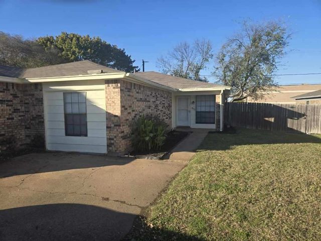 352 Spring Branch Lane, Kennedale, TX 76060