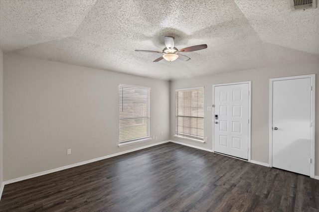 352 Spring Branch Lane, Kennedale, TX 76060